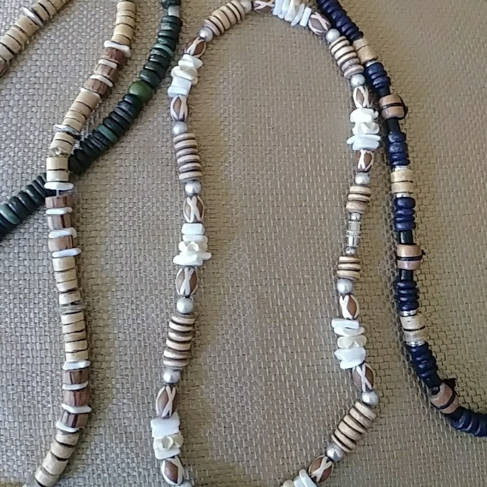 Casual beaches necklaces. - Picture 3 of 4